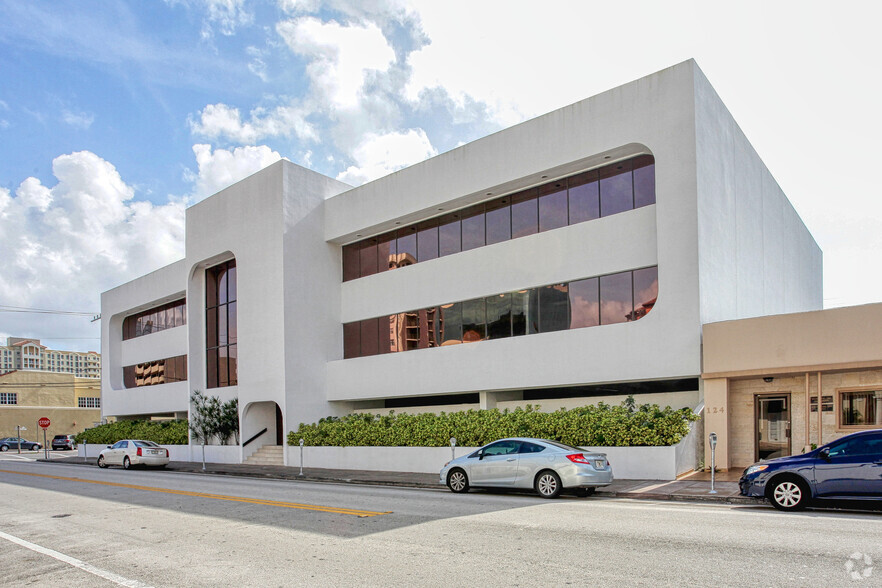 100 Almeria Ave, Coral Gables, FL en alquiler - Foto del edificio - Imagen 1 de 6