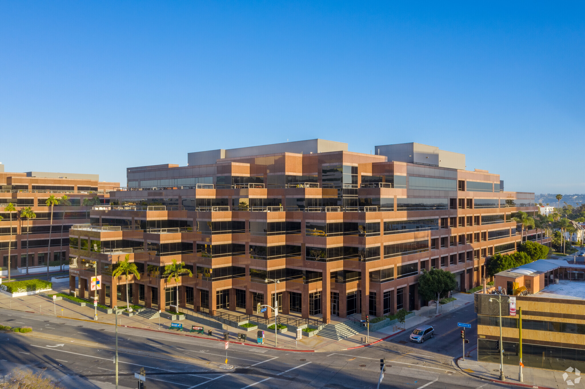 5750 Wilshire Blvd, Los Angeles, CA en alquiler Foto del edificio- Imagen 1 de 7