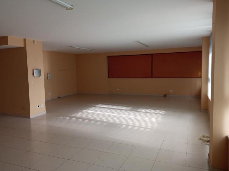 Local en Camargo en venta - Foto del edificio - Imagen 2 de 19