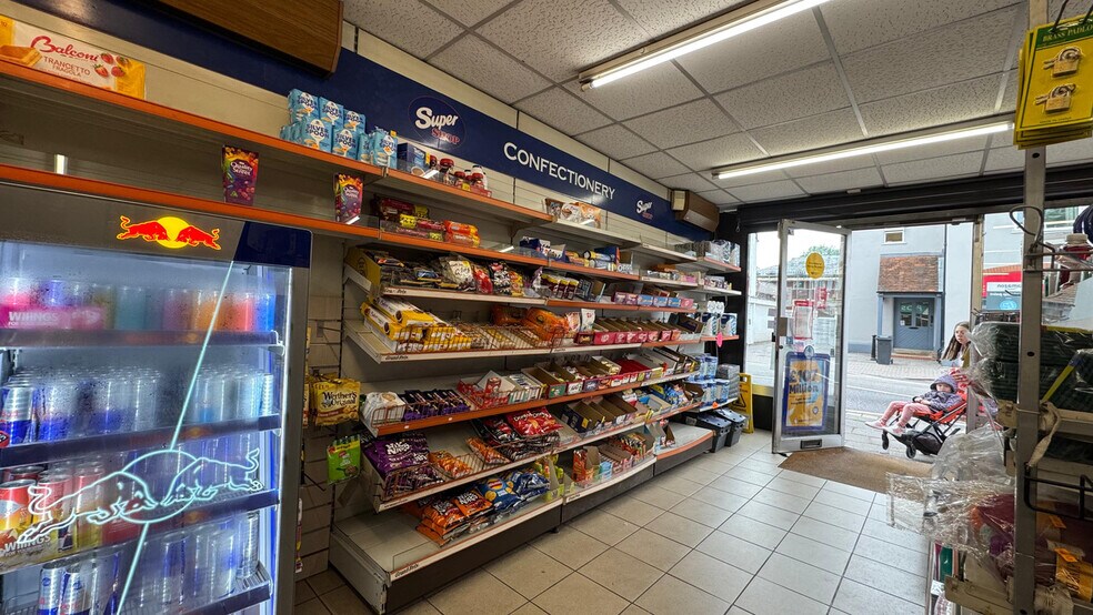 30 High St, Bagshot en venta - Foto del interior - Imagen 3 de 5