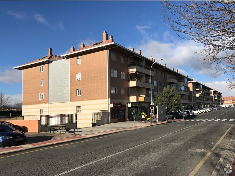 Calle los Madroños, 6, Collado Villalba, Madrid en alquiler - Foto del edificio - Imagen 2 de 3