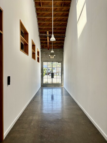 8500 Steller Dr, Culver City, CA en alquiler - Foto del edificio - Imagen 3 de 9