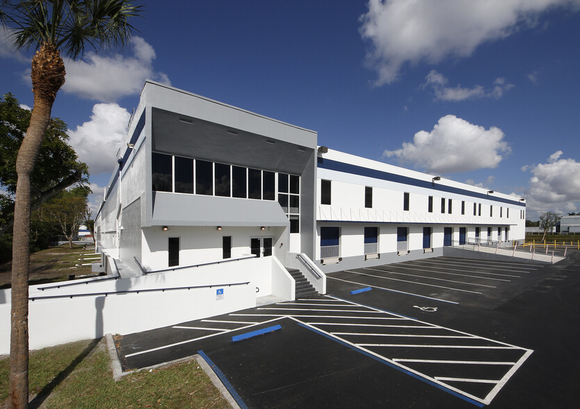 1900 NW 92nd Ave, Doral, FL en alquiler - Foto principal - Imagen 1 de 7