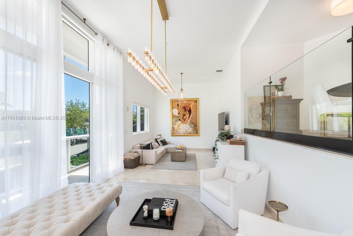 400 Alton Rd, Miami Beach, FL 33139 - Unidad 1A -  - Foto del interior - Image 1 of 21