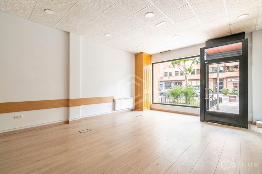 Calle de la Mosquilona, 78, Colmenar Viejo, Madrid en alquiler - Foto del edificio - Imagen 2 de 23