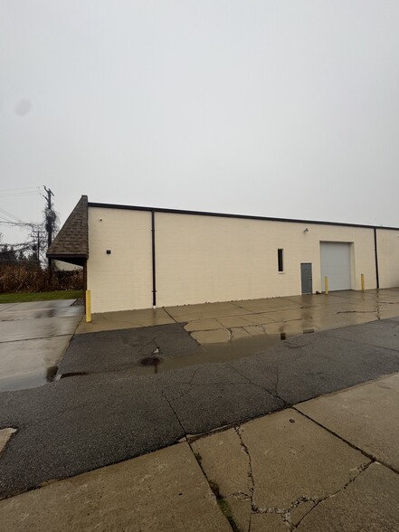 41590 Production Dr, Harrison Township, MI en alquiler - Foto del edificio - Imagen 2 de 18