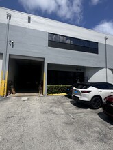 2310 NW 102nd Pl, Doral, FL en alquiler Foto del edificio- Imagen 2 de 8