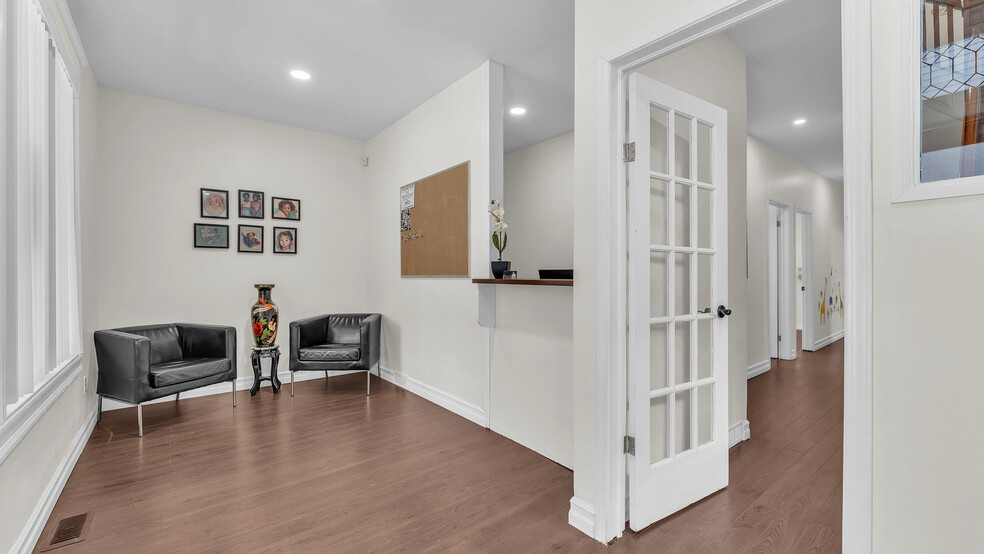 512 Oxford St E, London, ON en venta - Foto del interior - Imagen 2 de 10