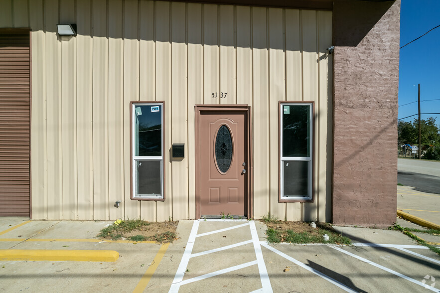 5137 Mosson Rd, Fort Worth, TX en alquiler - Foto del edificio - Imagen 2 de 6