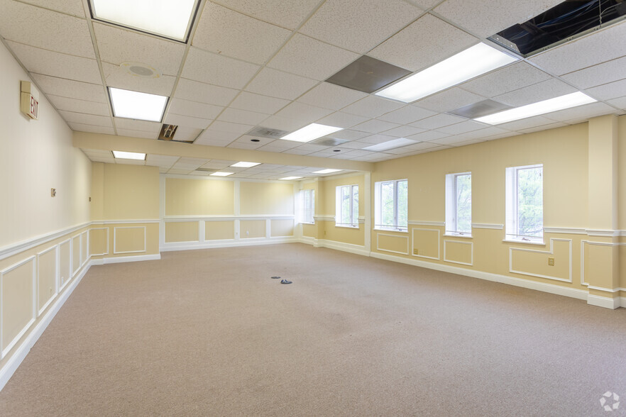 8233 Old Courthouse Rd, Vienna, VA en venta - Foto del edificio - Imagen 2 de 36