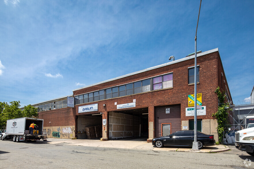 49-29 30th Pl, Long Island City, NY en alquiler - Foto del edificio - Imagen 2 de 4