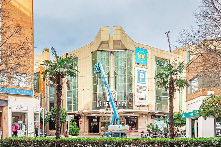 Calle Armengual de la Mota, 12, Málaga, Málaga en alquiler - Foto del edificio - Imagen 2 de 4