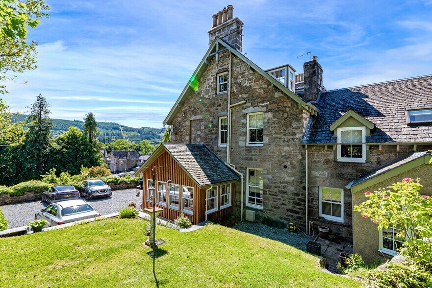 2 Lower Oakfield, Pitlochry en venta - Foto del edificio - Imagen 2 de 19