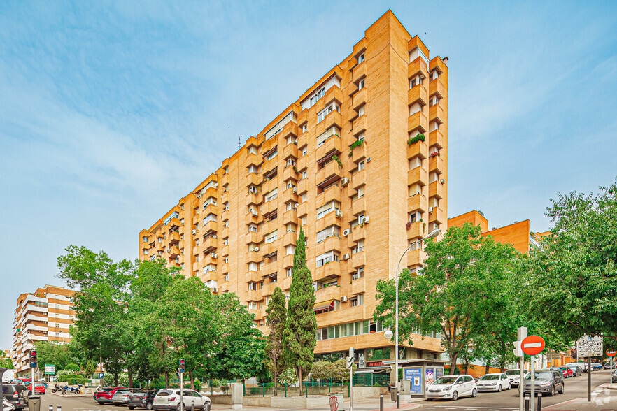 Calle de Lira, 1, Madrid, Madrid en venta - Foto del edificio - Imagen 2 de 2