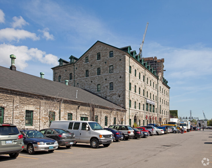 28-36 Distillery Ln, Toronto, ON en alquiler - Foto del edificio - Imagen 3 de 6