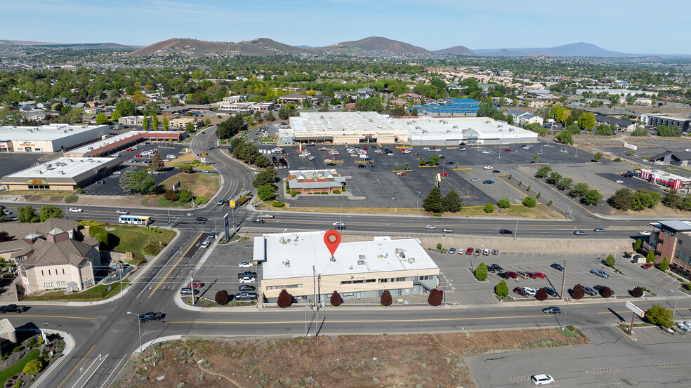 830 N Columbia Center Blvd, Kennewick, WA en alquiler - Foto del edificio - Imagen 1 de 9