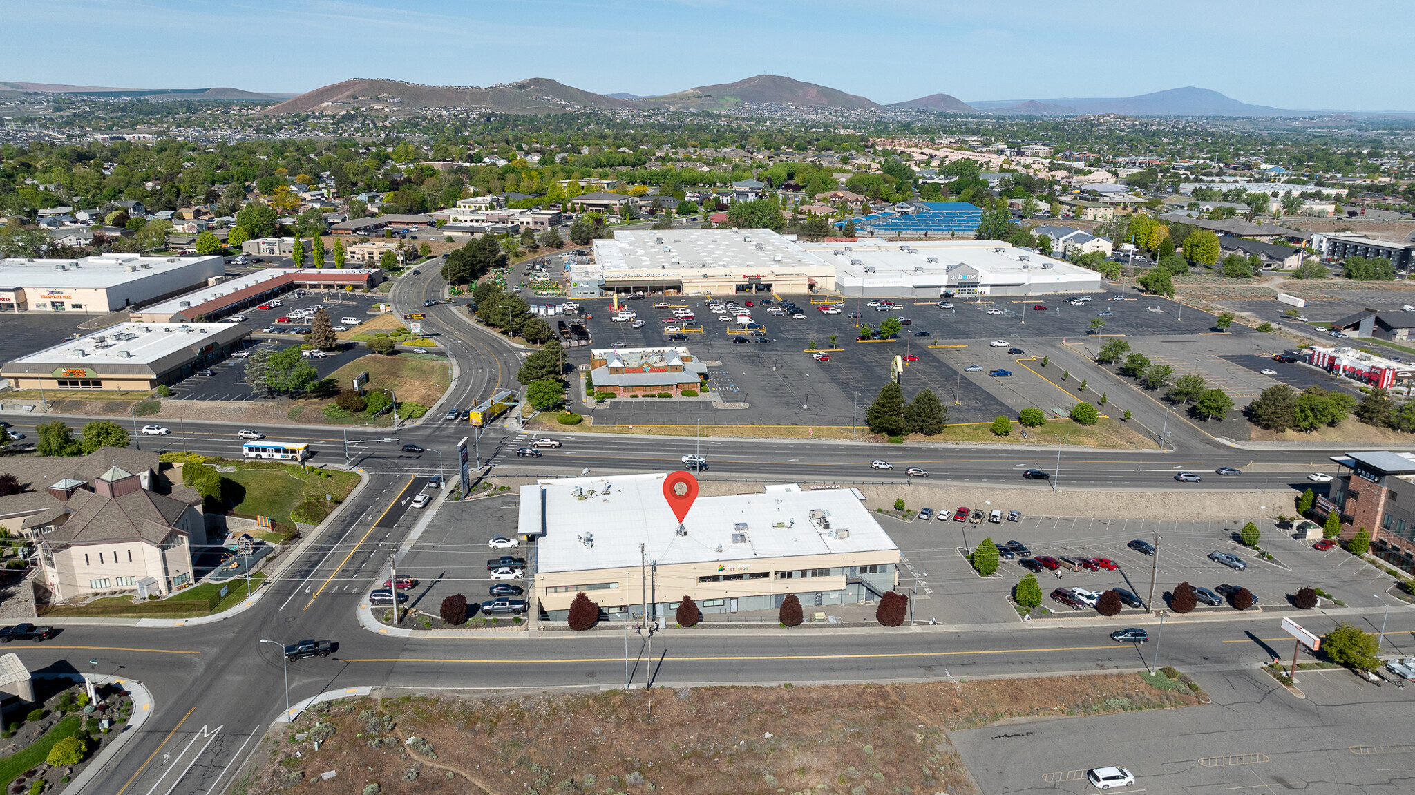 830 N Columbia Center Blvd, Kennewick, WA en alquiler Foto del edificio- Imagen 1 de 10