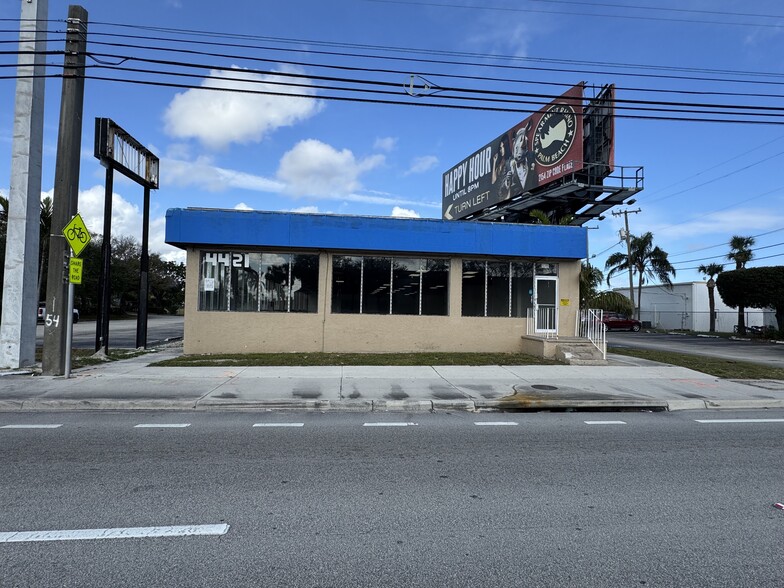 4421 Okeechobee Blvd, West Palm Beach, FL en alquiler - Foto del edificio - Imagen 2 de 14