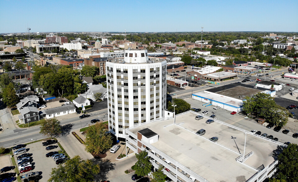 201 W Springfield Ave, Champaign, IL en alquiler - Foto del edificio - Imagen 2 de 5