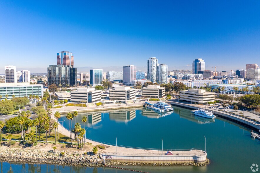 330 Golden Shore, Long Beach, CA en alquiler - Foto del edificio - Imagen 1 de 52