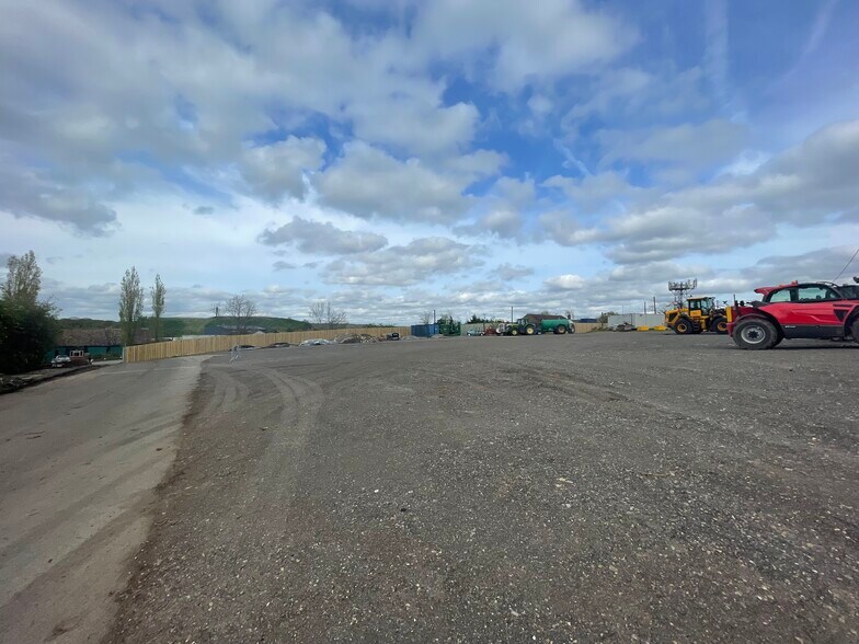 Newyears Green Ln, Uxbridge en alquiler - Foto del edificio - Imagen 2 de 7