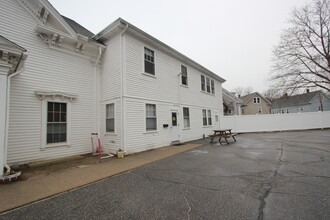 8 Court St, Uxbridge, MA en alquiler Foto del edificio- Imagen 2 de 11