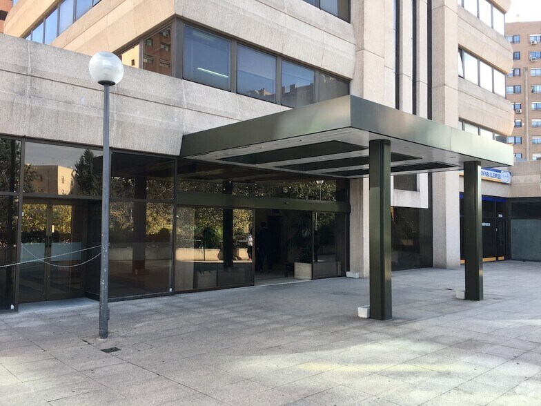Calle de Juan Esplandiú, 15, Madrid, Madrid en alquiler - Foto del edificio - Imagen 3 de 11