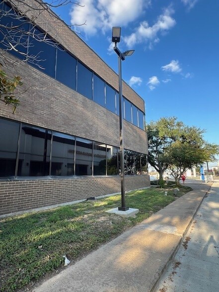 11011 Jones Rd, Houston, TX en venta - Foto del edificio - Imagen 2 de 5