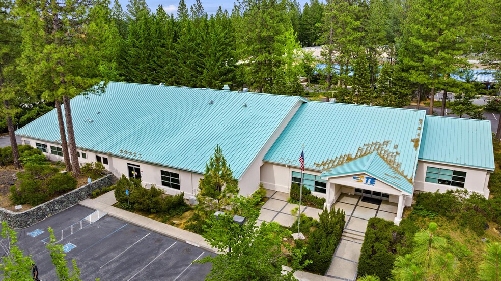 424 Crown Point Cir, Grass Valley, CA en venta - Foto principal - Imagen 1 de 45