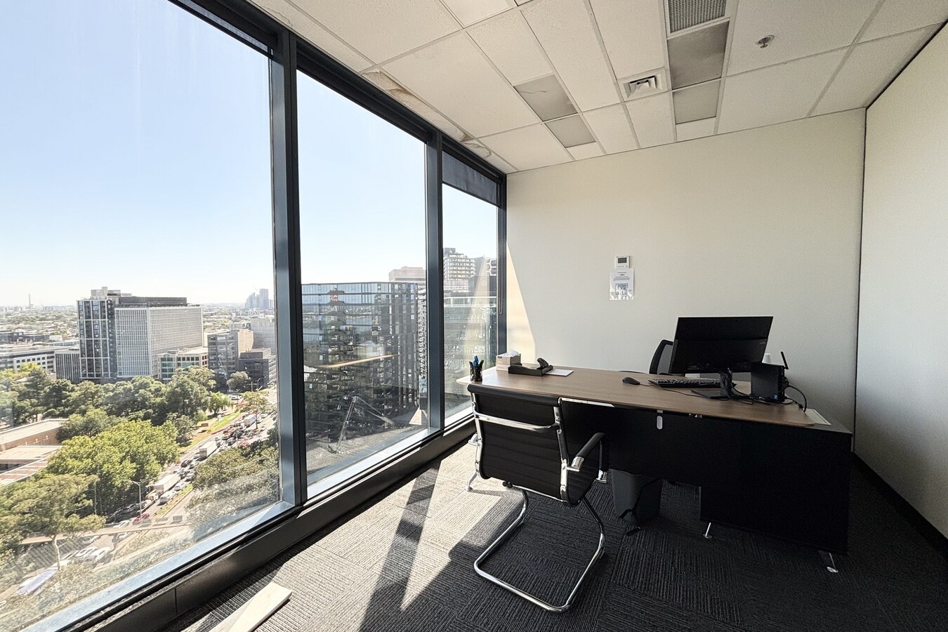 1 Queens Rd, Melbourne, VIC 3004 - Unidad 1403 - - Foto del interior - Image 1 of 12