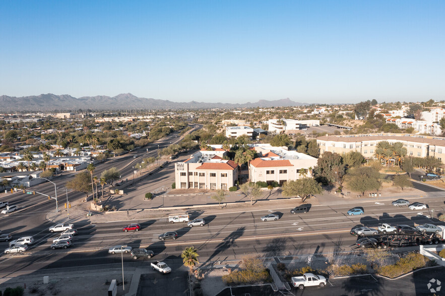 675 E River Rd, Tucson, AZ en venta - Foto del edificio - Imagen 3 de 7