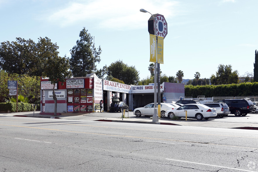 18362 Ventura Blvd, Tarzana, CA en venta - Foto del edificio - Imagen 2 de 8