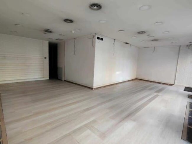 Más detalles de Paseo de la Reina Cristina, 18, Madrid - Local en alquiler