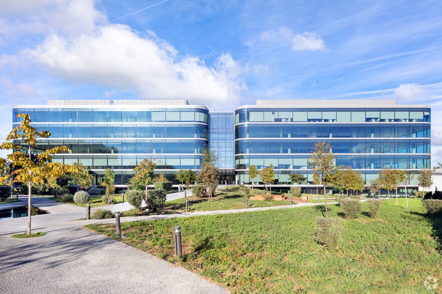 Calle Nanclares de Oca, 17, Madrid, Madrid en alquiler - Foto del edificio - Imagen 3 de 35