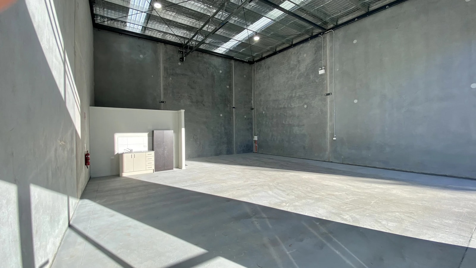 31B Amsterdam Cct, Wyong, NSW 2259 - Unidad 2 - - Foto del interior - Image 1 of 2