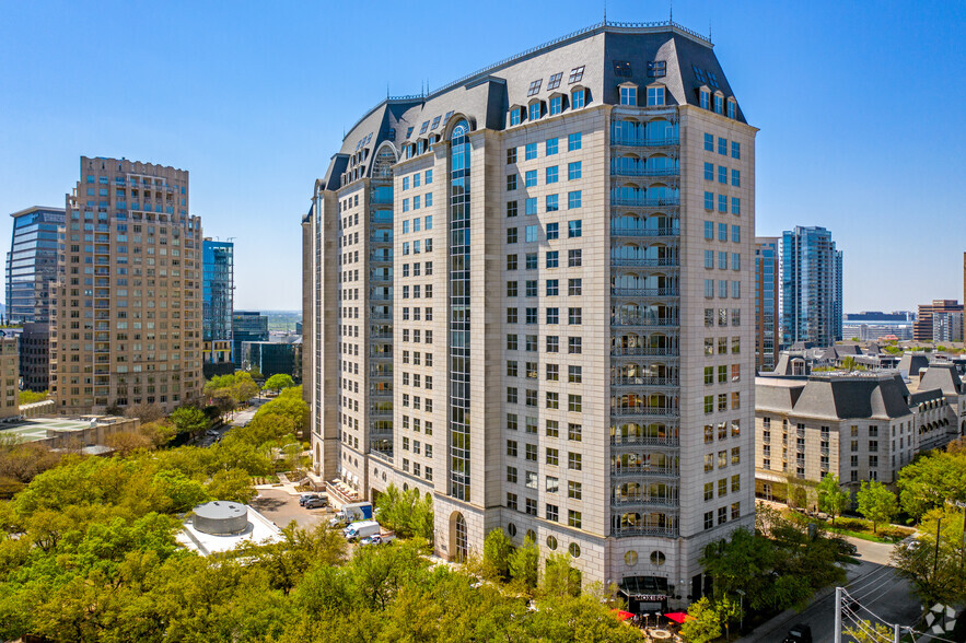 100 Crescent Ct, Dallas, TX en alquiler - Foto del edificio - Imagen 2 de 7