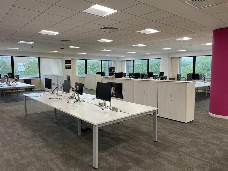 100 Temple St, Bristol en alquiler - Foto del edificio - Imagen 3 de 31