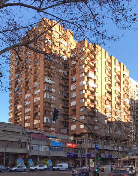 Edificios residenciales en Madrid, MAD en venta - Foto del edificio - Imagen 2 de 2