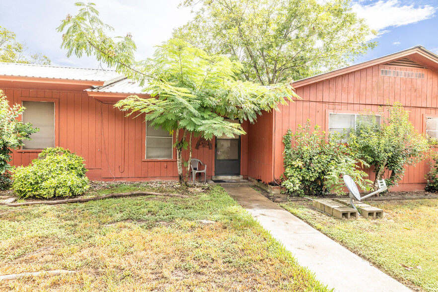 1017 Saint Vincent St, Gonzales, TX en venta - Foto del edificio - Imagen 2 de 17