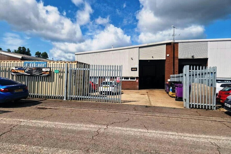 Grafton Way, Basingstoke en alquiler - Foto del edificio - Imagen 2 de 4