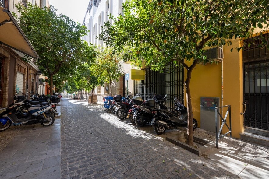 Local en Granada en venta - Foto del edificio - Imagen 3 de 29