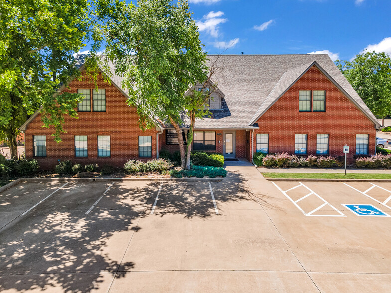 1900 E 15th St, Edmond, OK en alquiler - Foto del edificio - Imagen 1 de 1