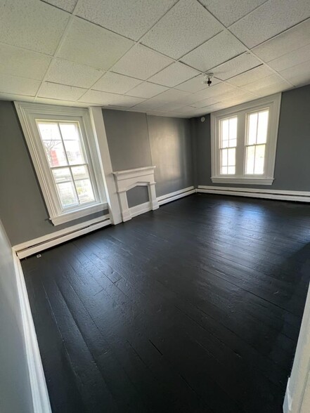 54 N Main St, Spring City, PA en venta - Foto del interior - Imagen 2 de 14