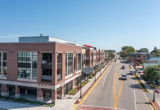 203 E Main St, Waunakee, WI en alquiler Foto del edificio- Imagen 1 de 5