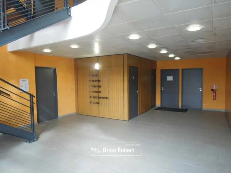 Oficina en Saint-Priest en alquiler - Vestíbulo - Imagen 2 de 13