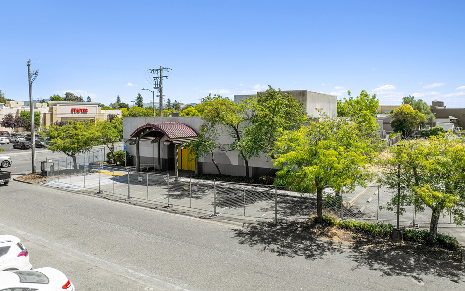 2265 Cleveland Ave, Santa Rosa, CA en venta - Foto del edificio - Imagen 2 de 4