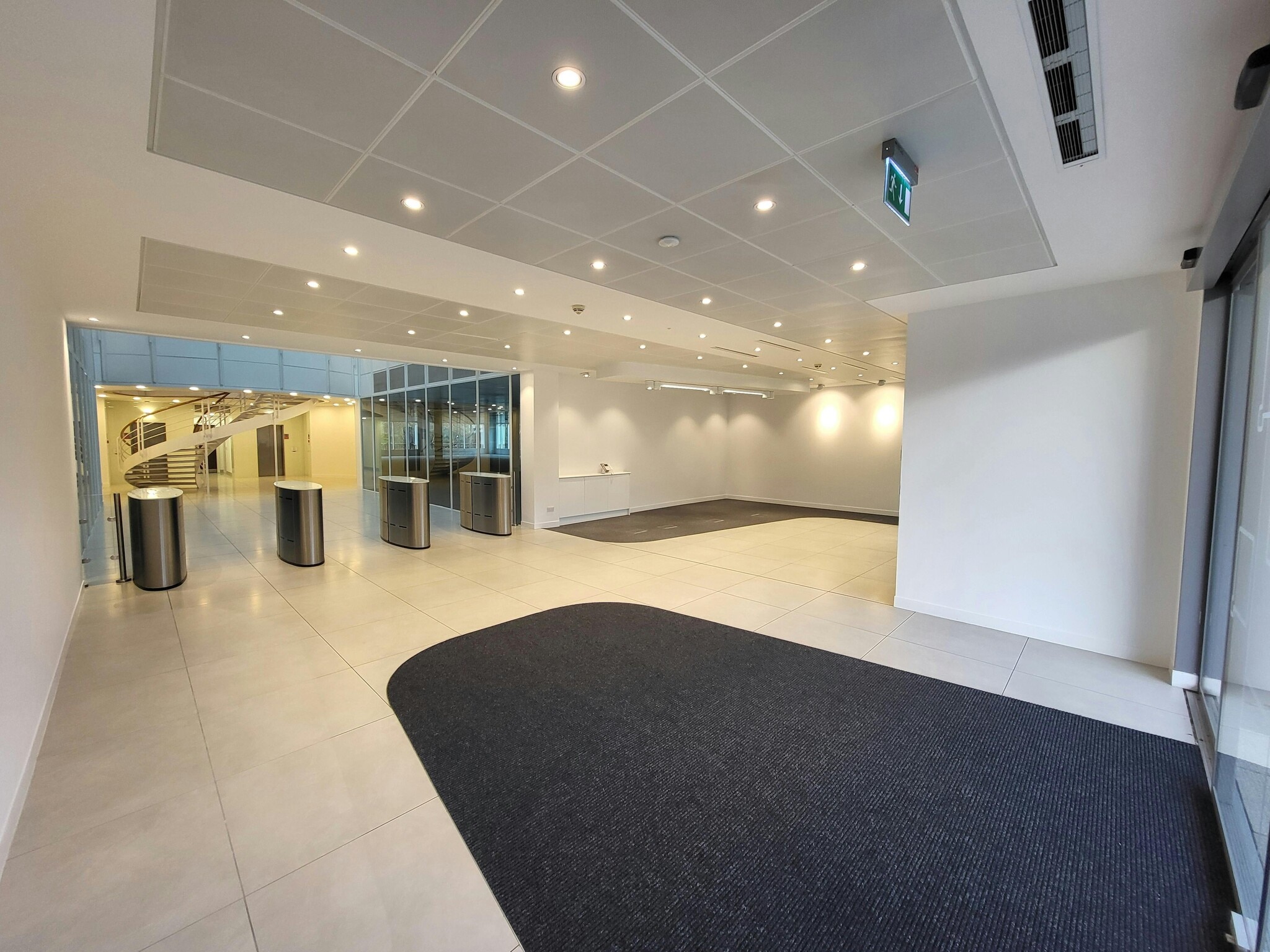 800 Pavilion Dr, Northampton en venta Foto del interior- Imagen 1 de 2