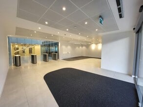 800 Pavilion Dr, Northampton en venta Foto del interior- Imagen 1 de 2