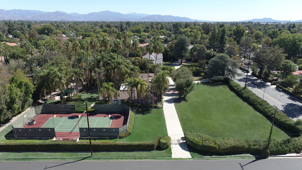 17545 Parthenia St, Sherwood Forest, CA en venta - Foto del edificio - Imagen 1 de 8