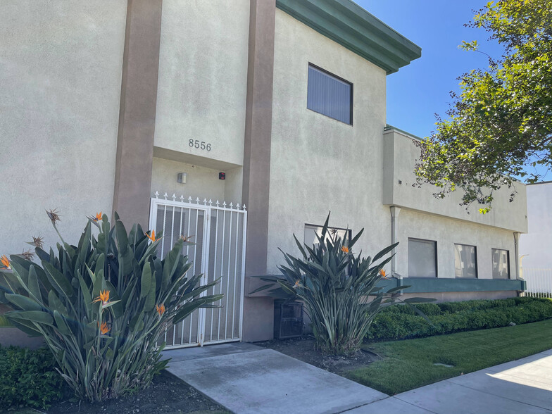 8556 Florence Ave, Downey, CA en alquiler - Foto del edificio - Imagen 3 de 34